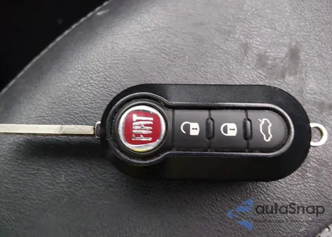 2015 Fiat 500L Lounge z USA, uszkodzony, nr VIN ZFBCFACH0FZ034644